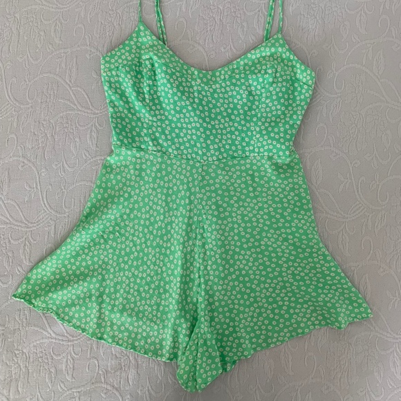 Zara Green Daisy Romper - Picture 2 of 9